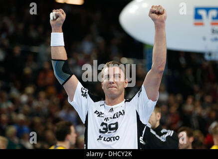 Kiel, Deutschland. 6. November 2013. Kieler Filip Jicha Jubel nach der 31-28 Sieg im Handball Bundesliga-Spiel zwischen THW Kiel und Rhein-Neckar Löwen in der Sparkassenarena in Kiel, Deutschland, 6. November 2013. Foto: Axel Heimken/Dpa/Alamy Live News Stockfoto