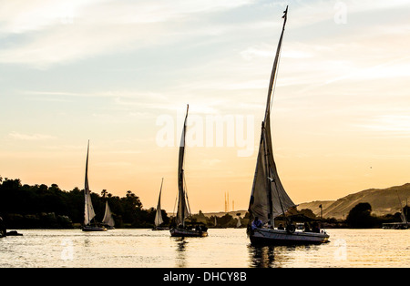 Afrika-Ägypten, Assuan, Felucas auf dem Nil Stockfoto