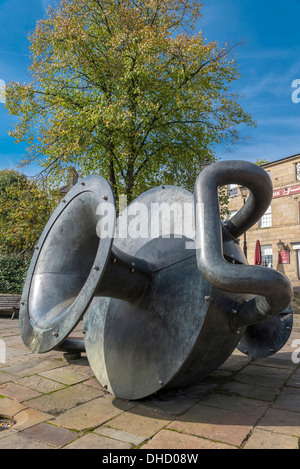 Eine große Kanne Denkmal der Kunst im öffentlichen Raum auf dem Marktplatz im Zentrum von Ramsbottom Stockfoto