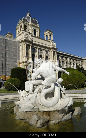 Brunnen am Maria-Theresien-Platz in Wien Stockfoto