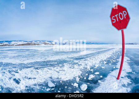 Stop Verkehrszeichen am Baikal Stockfoto
