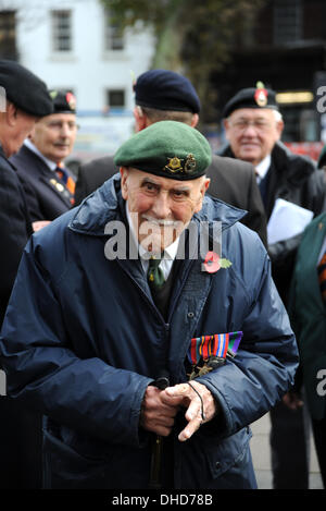 Veteranen versammeln sich heute am Segen im Garden of Remembrance by Brighton war Memorial, bereit für den nationalen Gedenktag am kommenden Sonntag - 2013 Stockfoto