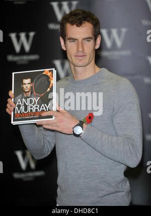 London, UK. 6. November 2013. Andy Murray signiert sein Buch "Seventy-Seven: mein Weg zu Wimbledon Herrlichkeit" bei Waterstones, Piccadilly am 6. November 201 © Brian Jordan/Alamy Live News Stockfoto