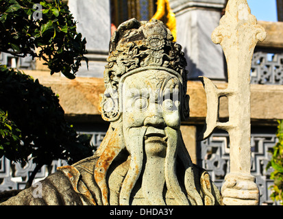 Wächter Statue (Yak) an den Tempel Wat Phra Kaew im Palastbereich Grand, eines der wichtigsten touristischen Attraktionen in Bangkok Stockfoto