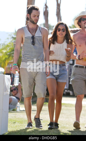 Zoe Kravitz und Penn Badgley Promis am 2012 Coachella Valley Music and Arts Festival - Woche 2 Tag 3 Indio California - Stockfoto