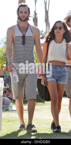 Zoe Kravitz und Penn Badgley Promis am 2012 Coachella Valley Music and Arts Festival - Woche 2 Tag 3 Indio California - Stockfoto