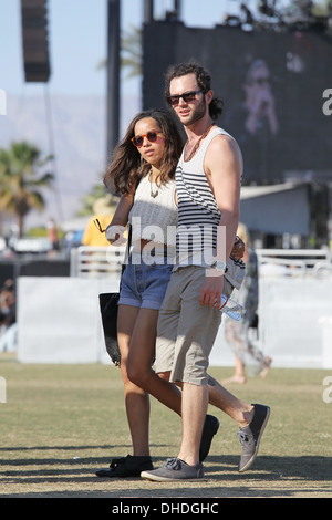 Zoe Kravitz und Penn Badgley Promis am 2012 Coachella Valley Music and Arts Festival - Woche 2 Tag 3 Indio California - Stockfoto