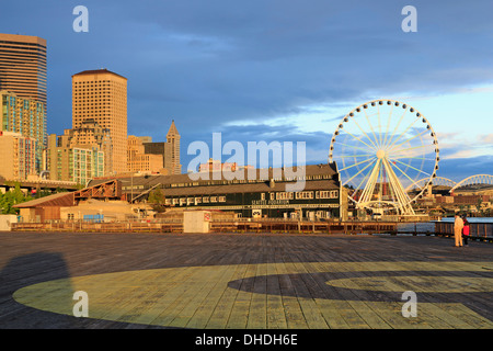 Seattle Great Wheel auf Pier 57, Seattle, Bundesstaat Washington, Vereinigte Staaten von Amerika, Nordamerika Stockfoto