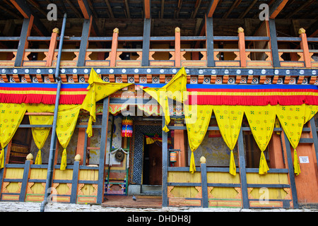 Außenwände, Innenhof; Mönche, Jakar Dzong; Festung, Chokhor Tal; Jakar Major trading-Bereich in Bumthang; Bhutan Stockfoto