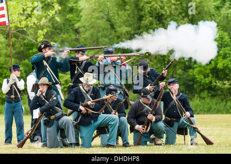 Unionssoldaten auf Thunder auf Roanoke Civil War Reenactment in Plymouth, North Carolina, USA Stockfoto