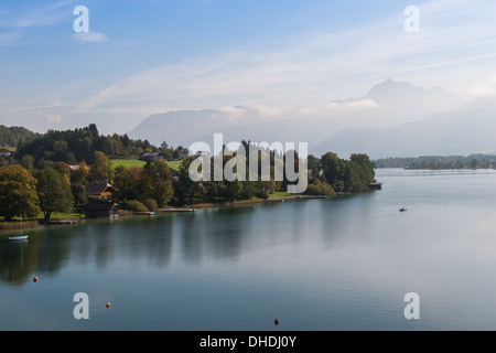 Ein Blick vom Balkon des Gästehauses Haus Windhager Blick über den See in St. Wolfgang, Österreich Stockfoto