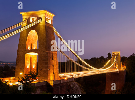 Clifton Hängebrücke beleuchtet bei Sonnenuntergang clifton Downs Bristol Avon England GB Europa Stockfoto