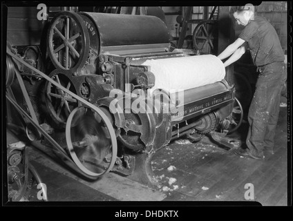 Millville, New Jersey - Textilien. Millville Manufacturing Co. (Man Rollen Stoff.) 518685 Stockfoto