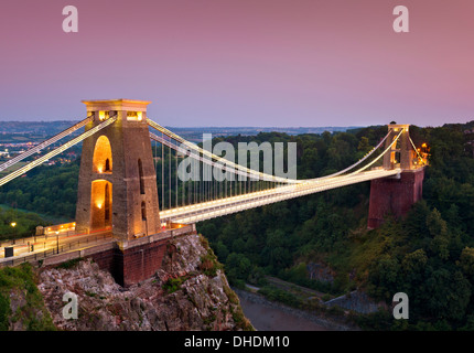 Clifton Hängebrücke beleuchtet bei Sonnenuntergang clifton Downs Bristol Avon Südwesten England GB Europa Stockfoto
