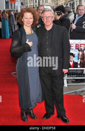 Phil Davis und Gast Outside Bet - UK Film-Premiere im Cineworld Haymarket statt - Ankünfte London England - 24.04.12 Stockfoto