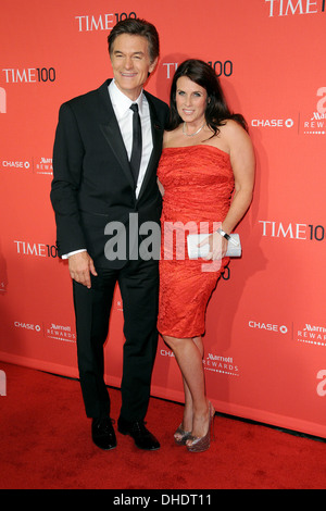 Dr. Mehmet Oz und seine Frau Lisa Time 100 Gala statt auf Frederick P Rose Hall - in Ankunft New York City USA - 24.04.12 Stockfoto