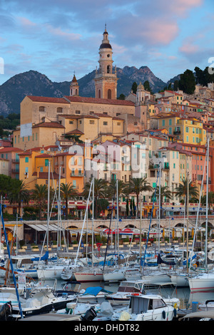 Blick über Altstadt und Hafen, Menton, Provence-Alpes-Cote d ' Azur, Côte d ' Azur, Provence, Frankreich, Mittelmeer, Europa Stockfoto