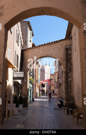 Straße in der alten Stadt, Saint-Tropez, Var, Provence-Alpes-Côte d ' Azur, Provence, Frankreich, Europa Stockfoto