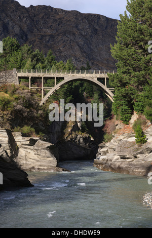 Edith Cavell Brücke über dem Shotover River Canyon an Arthurs Point, Queenstown, Otago, Südinsel, Neuseeland. Stockfoto