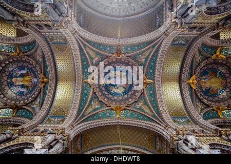 Die verzierte Decke von Notre-Dame de Fourvière, Lyon, Rhone, Rhone-Alpes, Frankreich Stockfoto