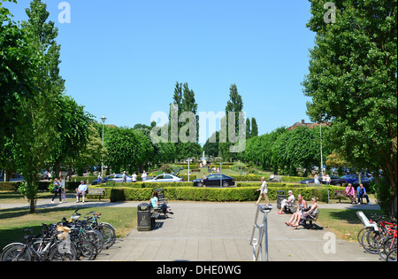 Der Parkway Gardens im Zentrum von Welwyn Garden City, Hertfordshire, England, Vereinigtes Königreich Stockfoto