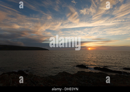 Sonnenuntergang von Gwbert, West Wales gesehen Stockfoto