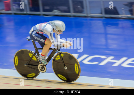 Laura Trott an der UCI Track Cycling World Cup Manchester Reiten zu einem Goldmetall in Womens Omnium. Stockfoto