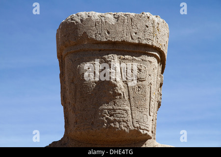 Stela 8 oder Ponce Monolith hergestellt von Andesit im Innenhof der Kalasasaya Tempel, Tiwanaku, Abteilung von La Paz, Bolivien Stockfoto