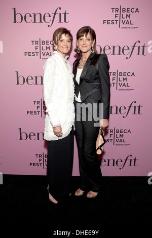 Jean Ford und Jane Ford 2012 Tribeca Film Festival - Vorteile Kosmetik Premiere - Glamouriety - Ankunft New York City, USA- Stockfoto