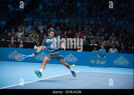 London, UK. 7. November 2013. Roger Federer (SUI) in Aktion spielen Richard Gasquet (FRA) an die Barclays ATP World Tour Finals Credit: Malcolm Park Leitartikel/Alamy Live-Nachrichten Stockfoto