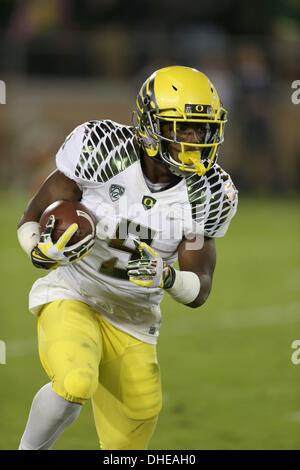 Palo Alto, CA, USA. 7. November 2013. 7. November 2013: Oregon Ducks Runningback Byron Marshall, der Stanford Kardinal in einem NCAA Football-Spiel in Stanford Stadium in Palo Alto, Kalifornien bei einem Pac-12 26-20 © Csm/Alamy Live-Nachrichten Stockfoto