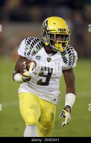 Palo Alto, CA, USA. 7. November 2013. 7. November 2013: Oregon Ducks Runningback Byron Marshall, der Stanford Kardinal in einem NCAA Football-Spiel in Stanford Stadium in Palo Alto, Kalifornien bei einem Pac-12 26-20 © Csm/Alamy Live-Nachrichten Stockfoto