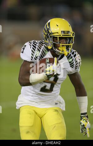 Palo Alto, CA, USA. 7. November 2013. 7. November 2013: Oregon Ducks Runningback Byron Marshall, der Stanford Kardinal in einem NCAA Football-Spiel in Stanford Stadium in Palo Alto, Kalifornien bei einem Pac-12 26-20 © Csm/Alamy Live-Nachrichten Stockfoto