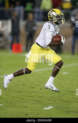 Palo Alto, CA, USA. 7. November 2013. 7. November 2013: Oregon Ducks Runningback De'Anthony Thomas bei einem 26-20 Pac-12 an der Stanford Kardinal in einem NCAA Football-Spiel in Stanford Stadium in Palo Alto, Kalifornien. © Csm/Alamy Live-Nachrichten Stockfoto