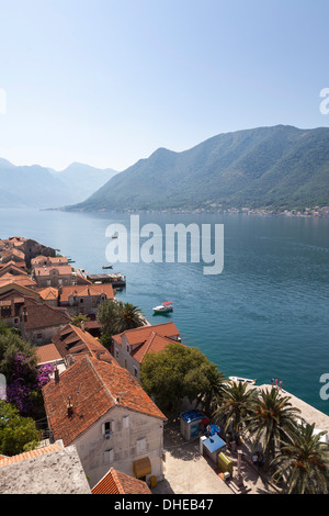 Blick von St. Nicholas Church Perast, Bucht von Kotor, UNESCO World Heritage Site, Montenegro, Europa Stockfoto