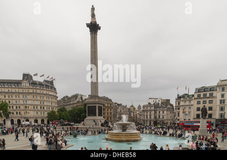 Ein Blick auf die beliebten touristischen Ort mit Nelson Column überragt. Stockfoto
