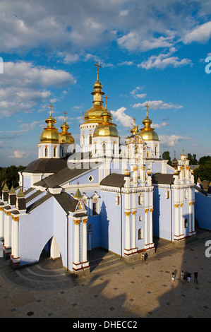 Goldene Kuppeln von St. Michael Monastery, Kiew, Ukraine, Europa Stockfoto