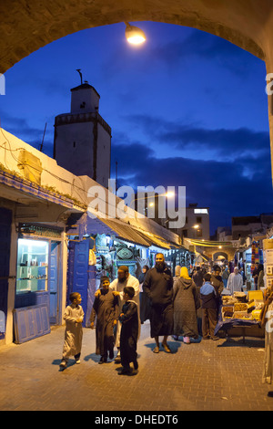 Der Souk in der Medina in der Nacht, UNESCO-Weltkulturerbe, Essaouira, atlantische Küste, Marokko, Nordafrika, Afrika Stockfoto