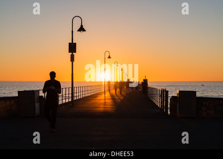 Glenelg Steg in Australien bei Sonnenuntergang Stockfoto