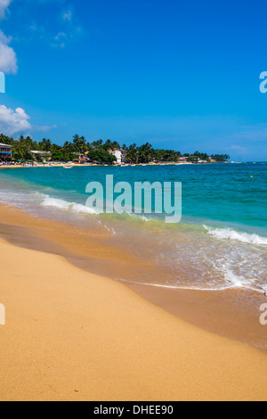 Unawatuna Beach, einem schönen Sandstrand an der South Coast von Sri Lanka, Asien Stockfoto