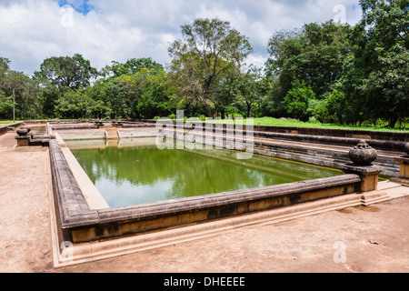 Zwei Teiche (Kuttam Pokuna), heilige Stadt Anuradhapura, UNESCO World Heritage Site, Sri Lanka, Asien Stockfoto