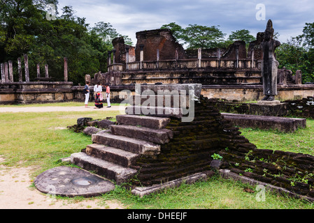 Bodhisattva-Schrein und Vatadage (kreisförmige Relikt Haus) in Polonnaruwa Viereck, UNESCO World Heritage Site, Sri Lanka, Asien Stockfoto