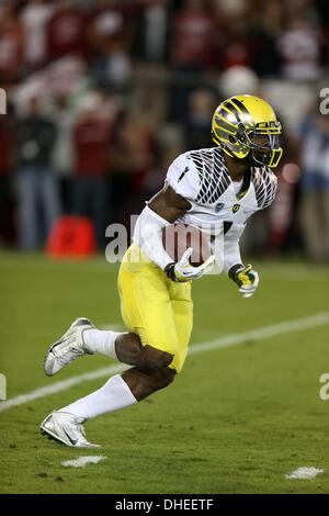 Palo Alto, CA, USA. 7. November 2013. 7. November 2013: Oregon Ducks Empfänger Josh Huff bei einem 26-20 Pac-12 an der Stanford Kardinal in einem NCAA Football-Spiel in Stanford Stadium in Palo Alto, Kalifornien. © Csm/Alamy Live-Nachrichten Stockfoto