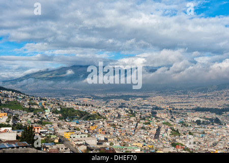 Panorama über Quito, Provinz Pichincha, Ecuador Stockfoto