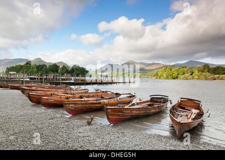 Ruderboote am Derwent Water, Keswick, Nationalpark Lake District, Cumbria, England, Vereinigtes Königreich, Europa Stockfoto