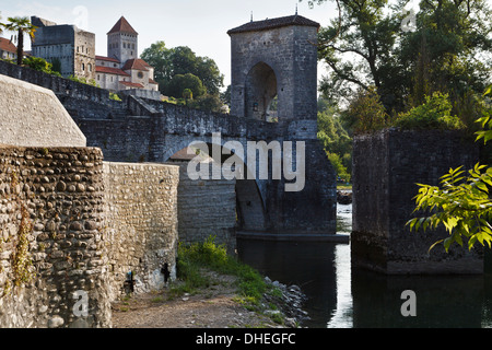 Pont De La Legende und gab d'Oloron Fluss, Sauveterre-de-Béarn, Aquitaine, Frankreich Stockfoto