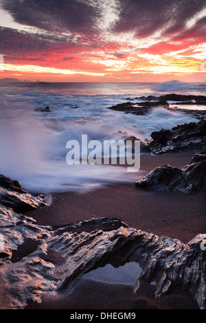 Sonnenuntergang am Strand Puerto De La Pena Ajuy, Fuerteventura, Kanarische Inseln, Spanien, Atlantik, Europa Stockfoto