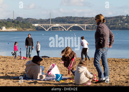 Le Pont Albert Louppe de Plougastel-Daoulas Vue De La Plage du Moulin Blanc de Rade de Brest Bretagne Frankreich Stockfoto