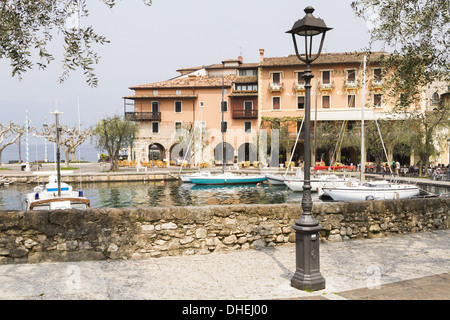 Torri del Benaco am Gardasee Stockfoto