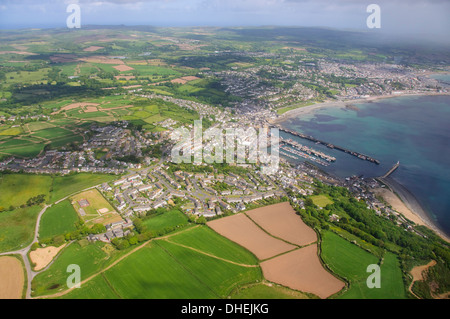 Luftaufnahme von Newlyn Fischerhafen in der Nähe von Penzance, Cornwall, England, Vereinigtes Königreich, Europa Stockfoto